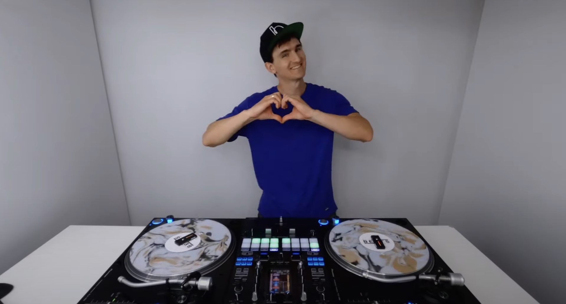 Super Hero DJs 69BEATS Best Mo Bomba Routine (Premium)