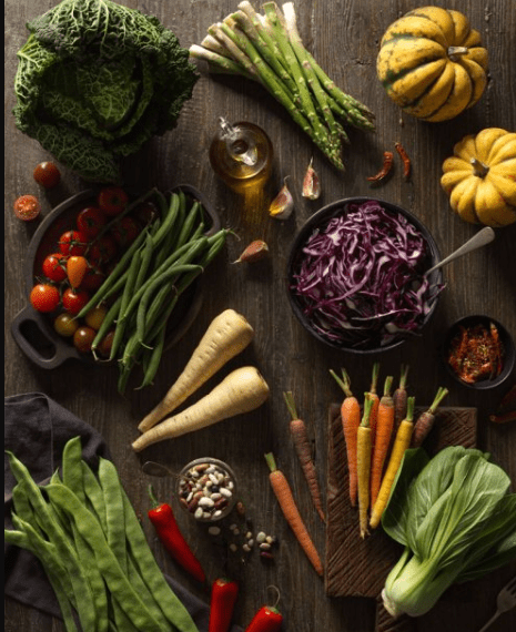 Karl Taylor Photography – Healthy living flat lay: Raw vegetables (Premium)